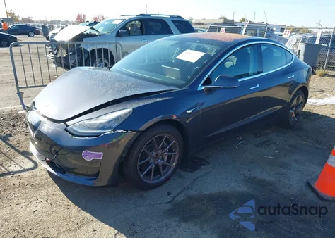 2018 Tesla Model 3 Long Range/Performance из США, поврежденный, VIN 5YJ3E1EB1JF181367